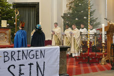 Aussendung der Sternsinger im Hohen Dom zu Fulda (Foto: Karl-Franz Thiede)